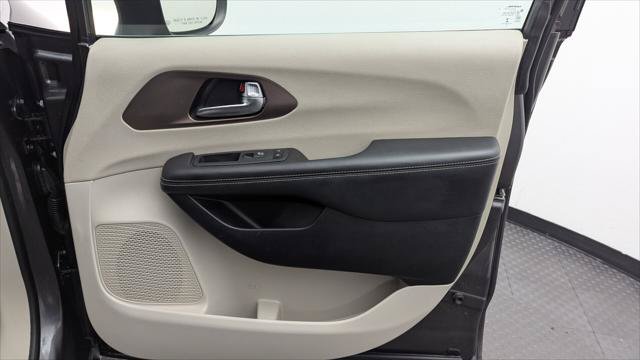 Used 2023 Chrysler Voyager LX FWD image 23