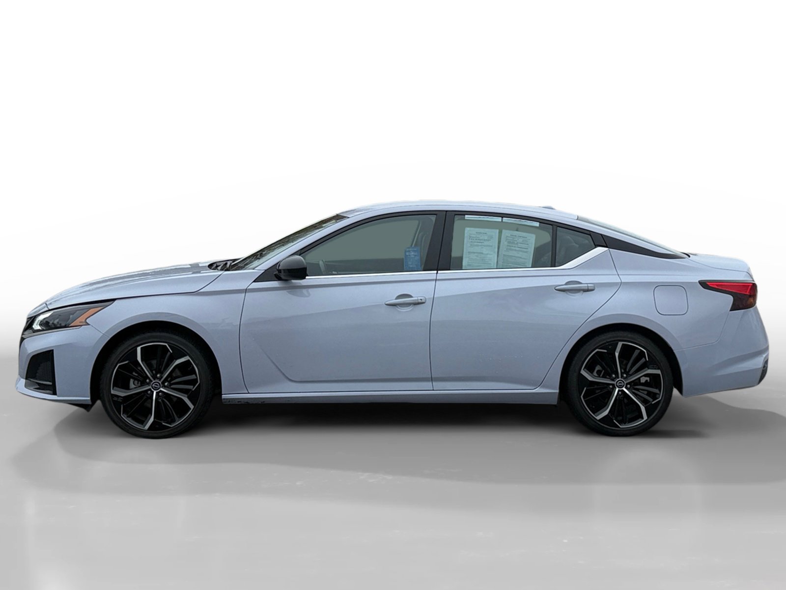 Used 2024 Nissan Altima 2.5 SR image 2