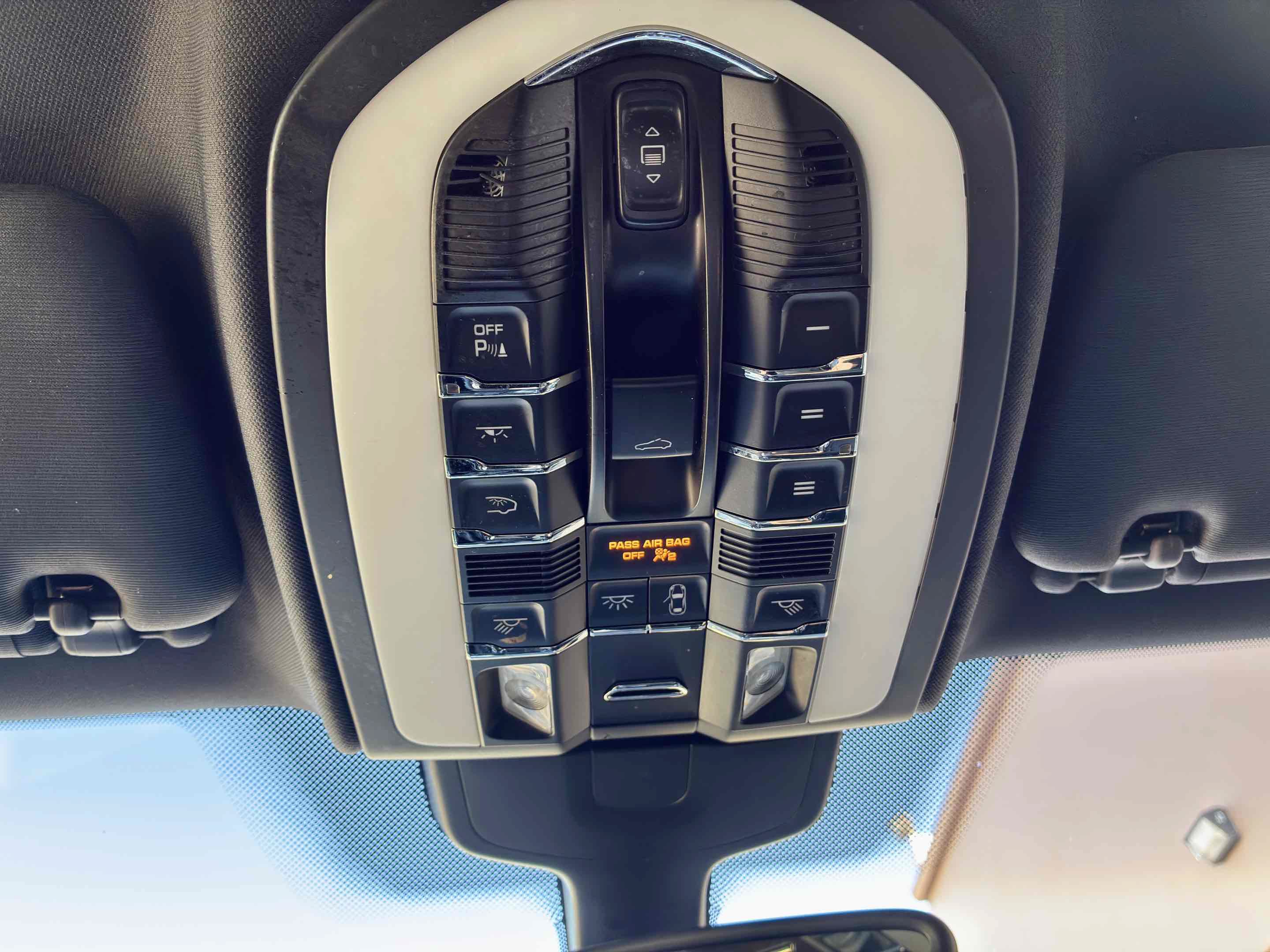 Used 2017 Porsche Cayenne AWD/4WD image 33
