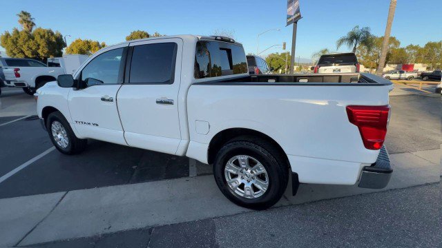 Used 2018 Nissan Titan SV image 6