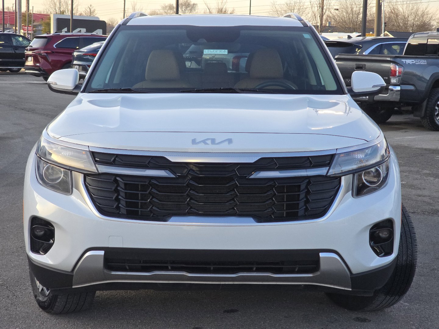 Used 2024 Kia Seltos EX image 12