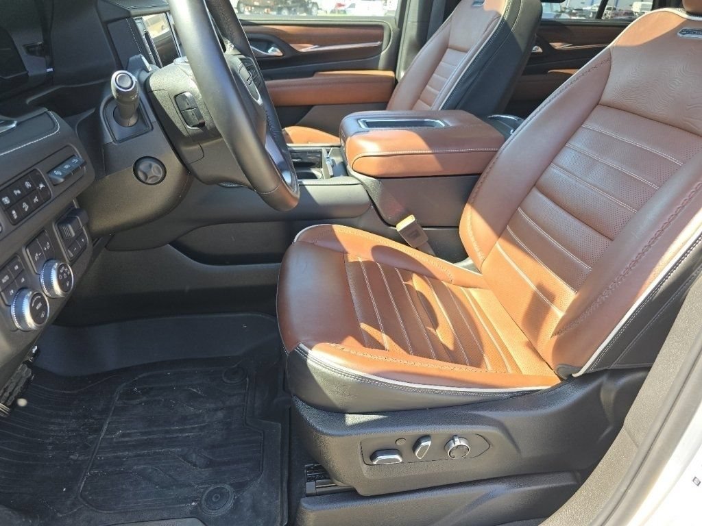 Used 2024 GMC Yukon Denali Ultimate AWD/4WD image 29