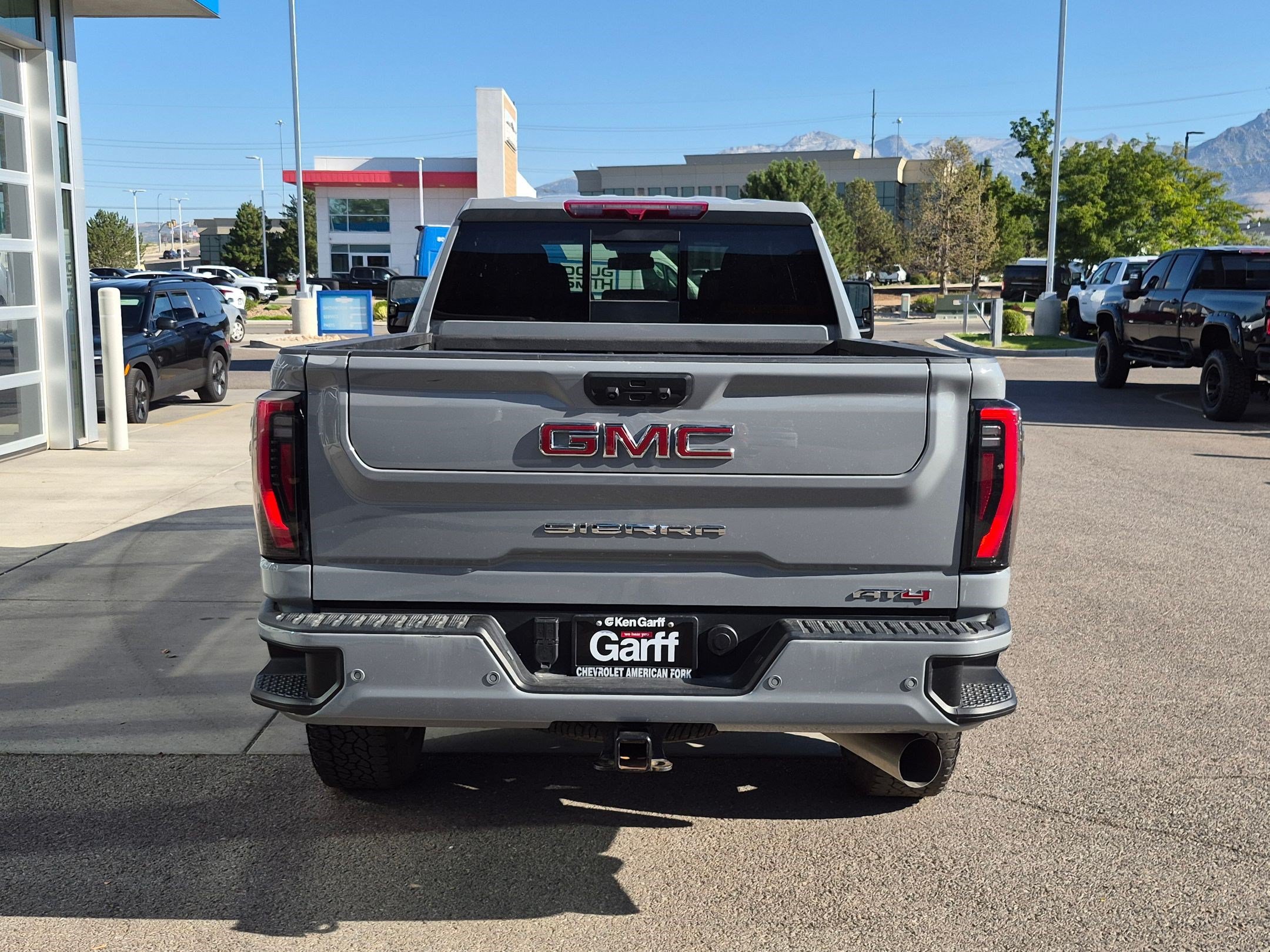 Used 2025 GMC Sierra 2500 AT4 AWD/4WD image 4