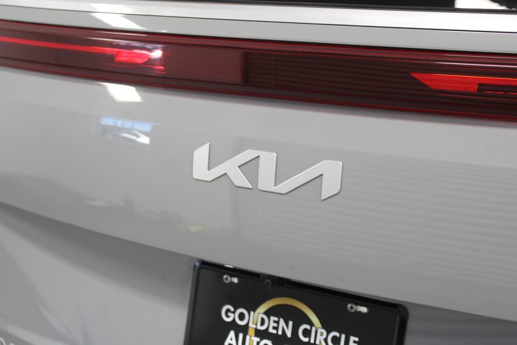 Used 2025 Kia Carnival EX image 13