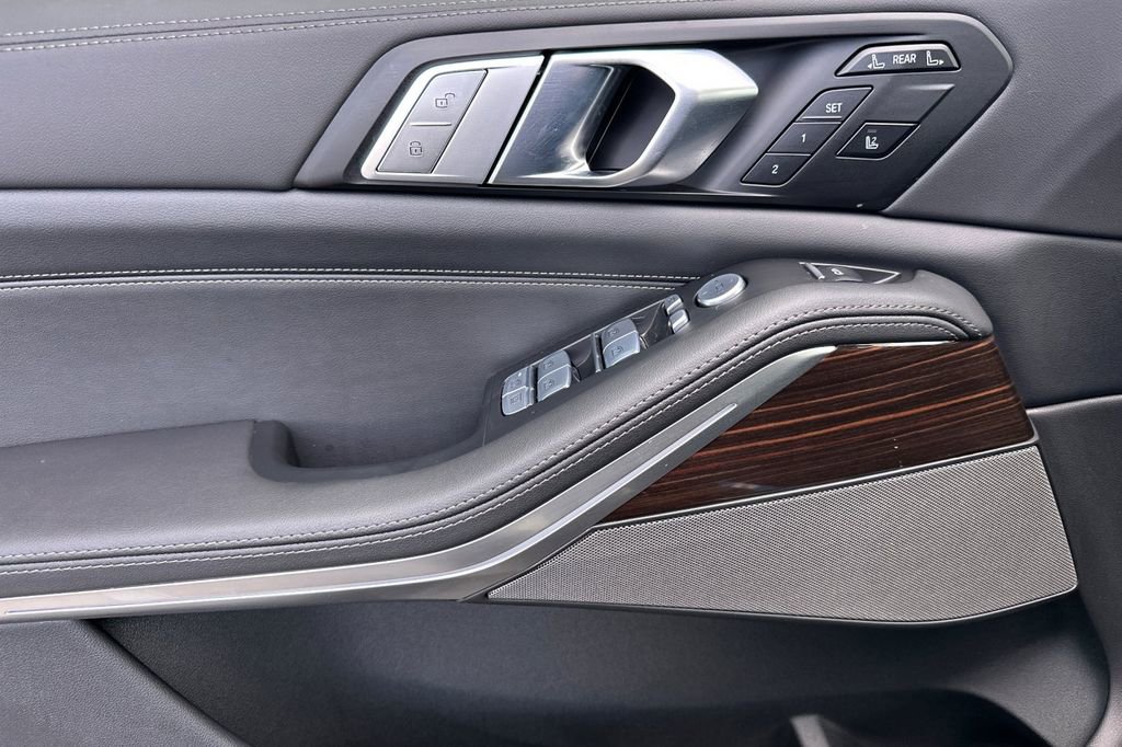 New 2026 BMW X7 xDrive40i w/ Premium Package image 10