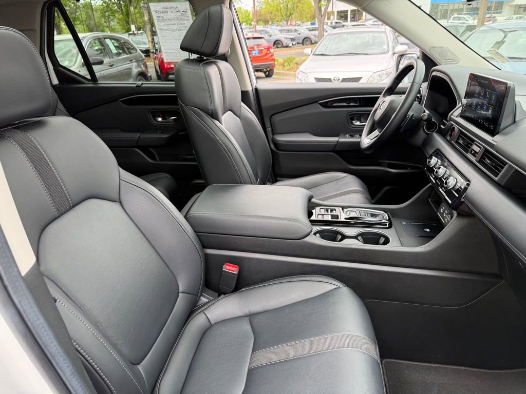 Certified 2025 Honda Pilot Touring image 24
