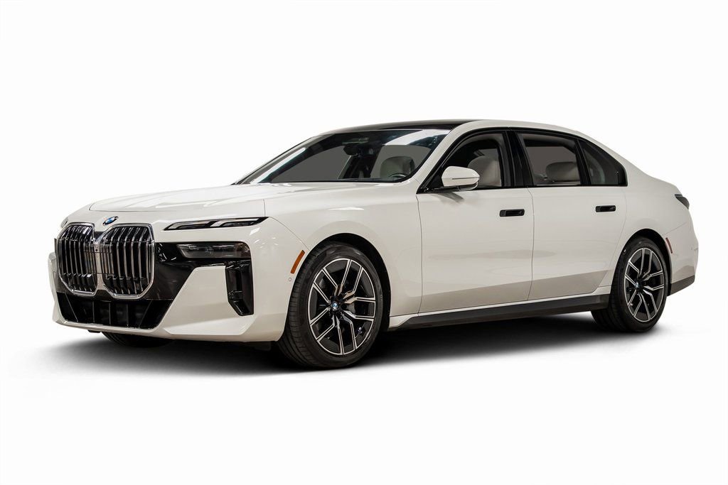 Used 2023 BMW 740i w/ Luxury Rear Seating Package image 14