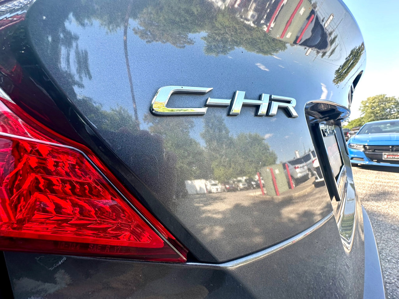 Used 2021 Toyota C-HR LE image 39