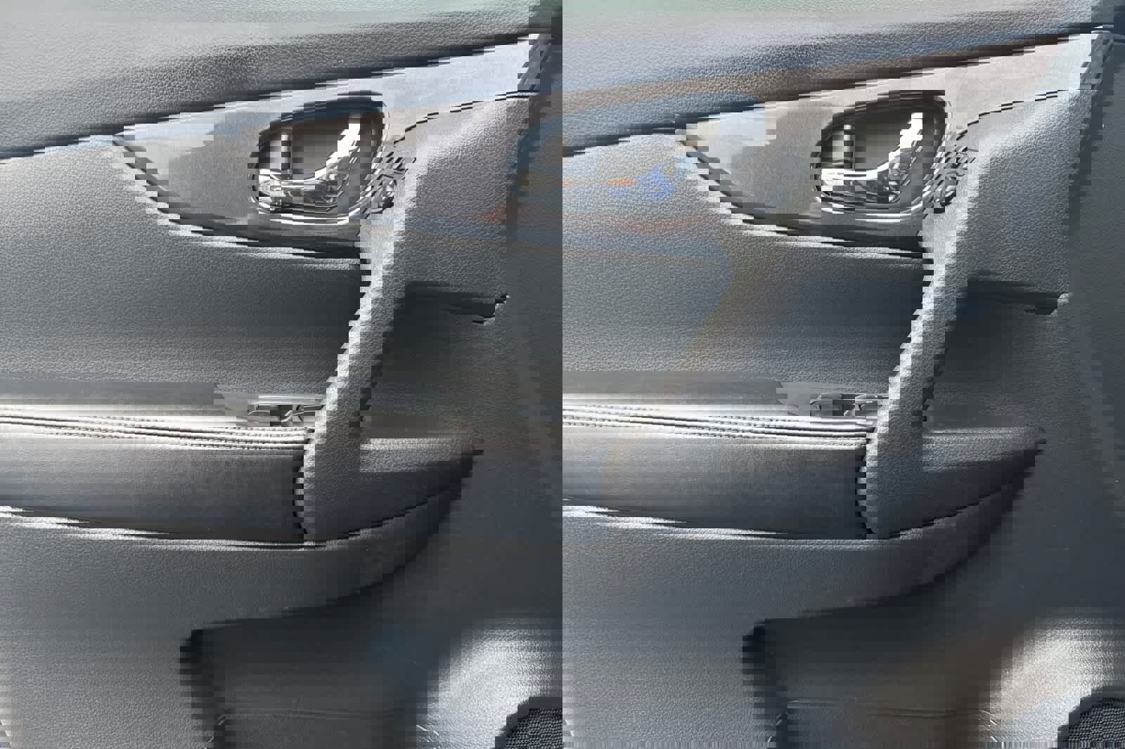 Used 2017 Nissan Rogue S image 12