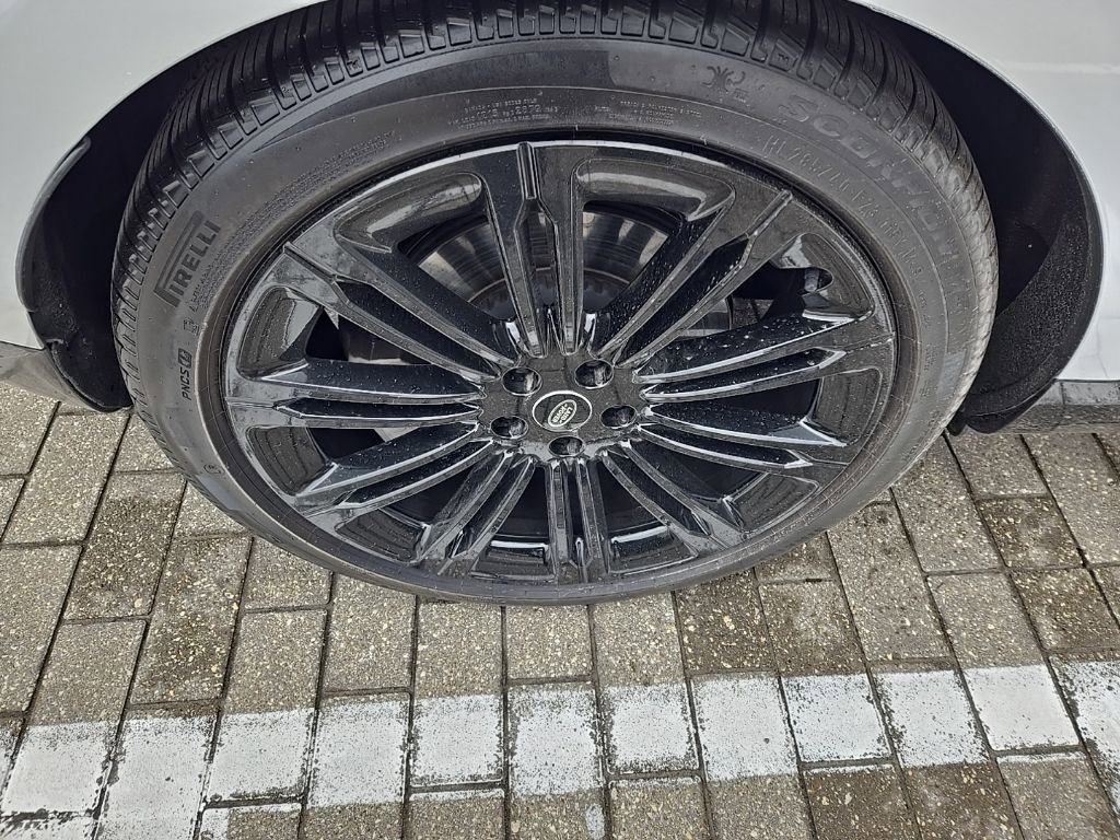 Certified 2025 Land Rover Range Rover Long Wheelbase SE image 12