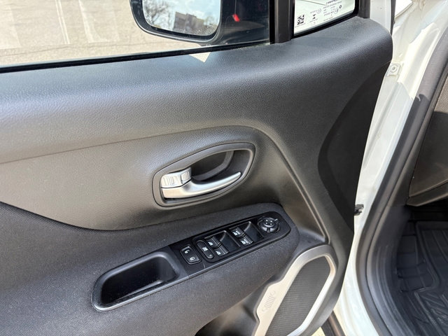 Used 2021 Jeep Renegade Latitude AWD/4WD image 8