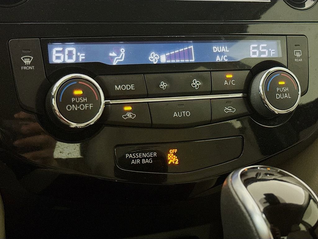 Used 2019 Nissan Rogue Sport SV AWD/4WD image 16