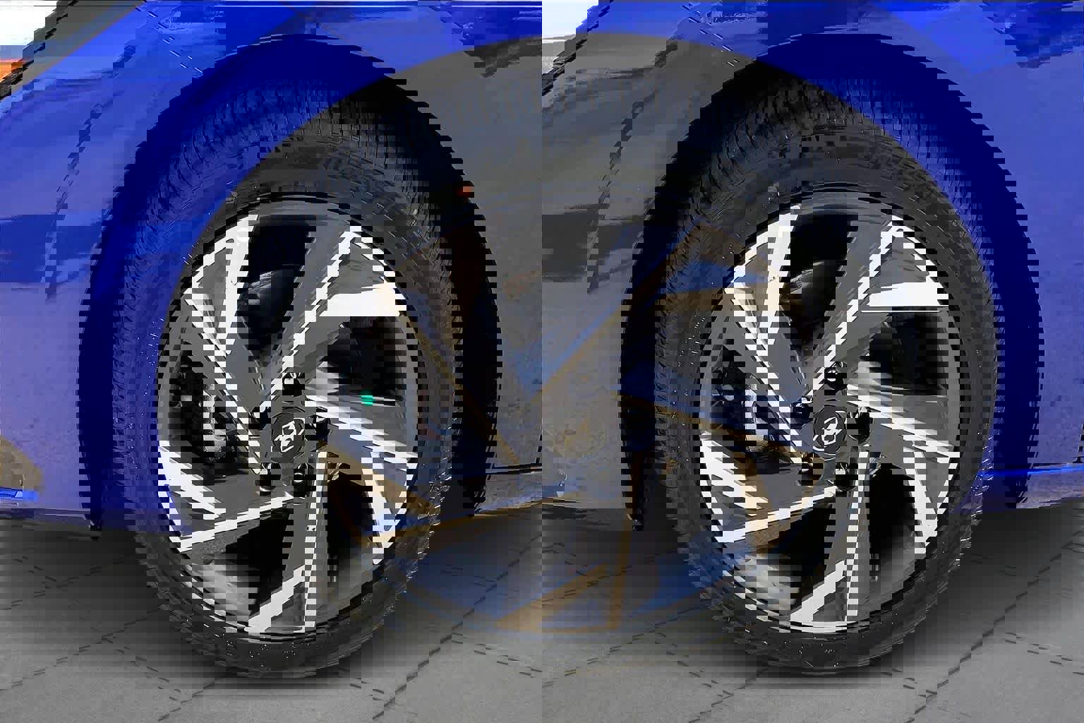 Used 2026 Hyundai Elantra Limited image 11