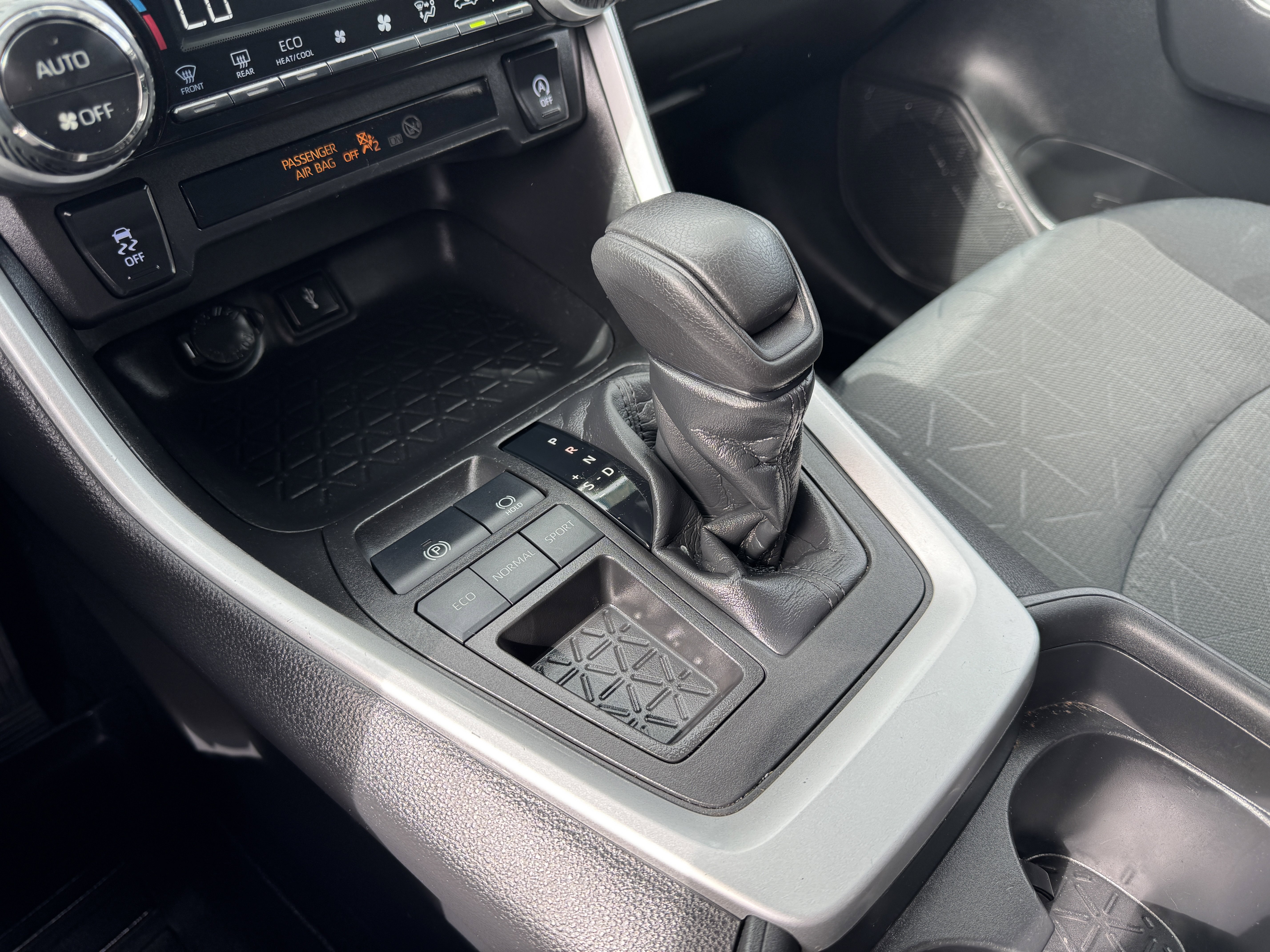 Used 2021 Toyota RAV4 XLE image 29