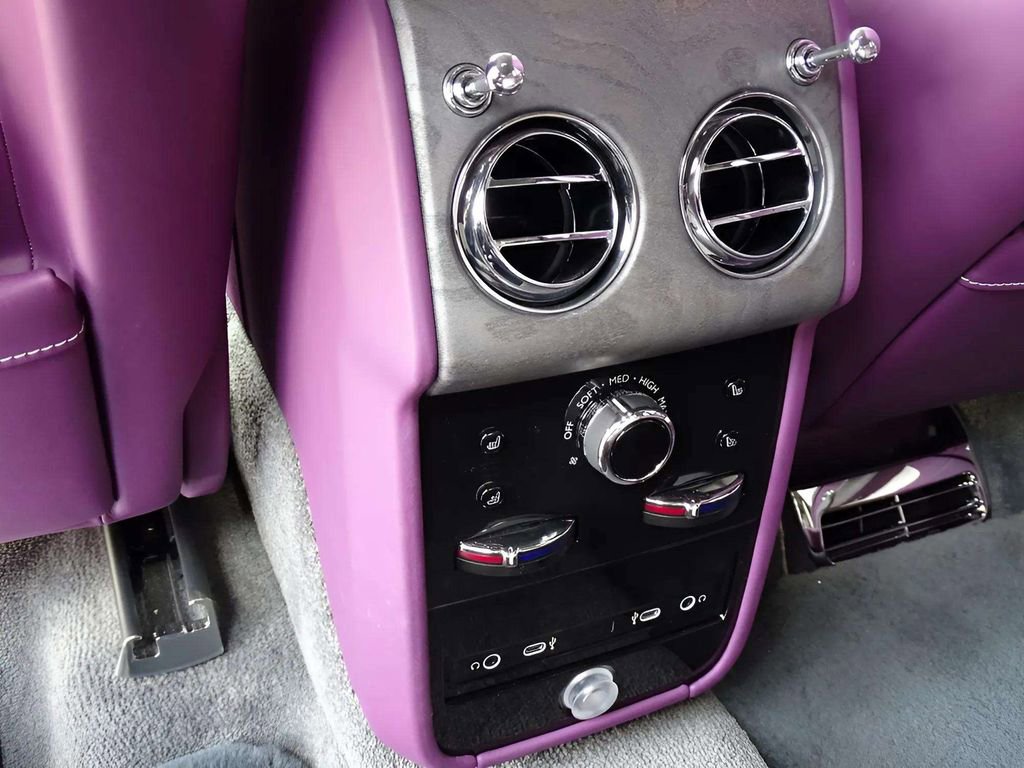 New 2025 Rolls-Royce Cullinan image 31