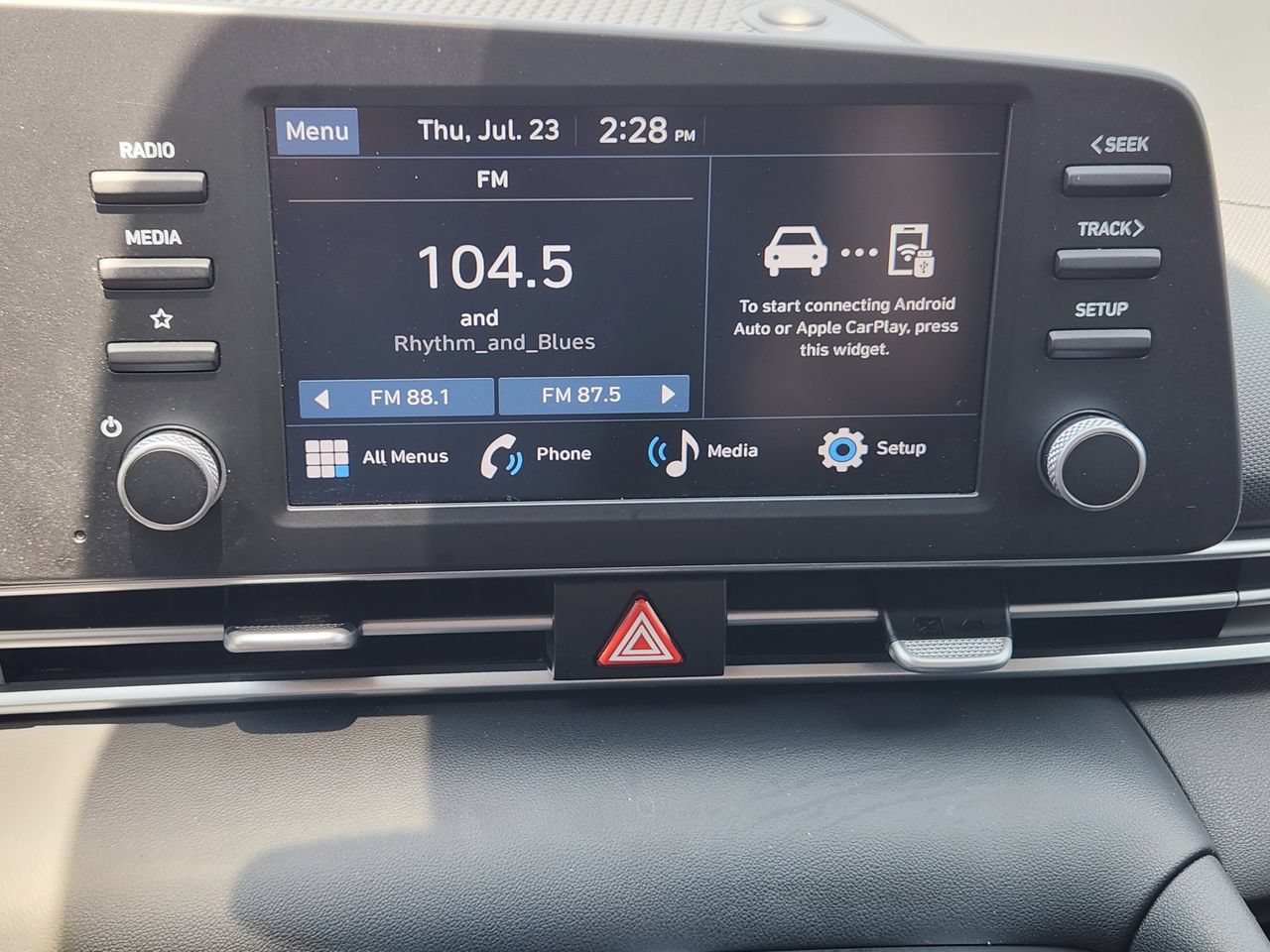 Certified 2025 Hyundai Elantra SE FWD image 14
