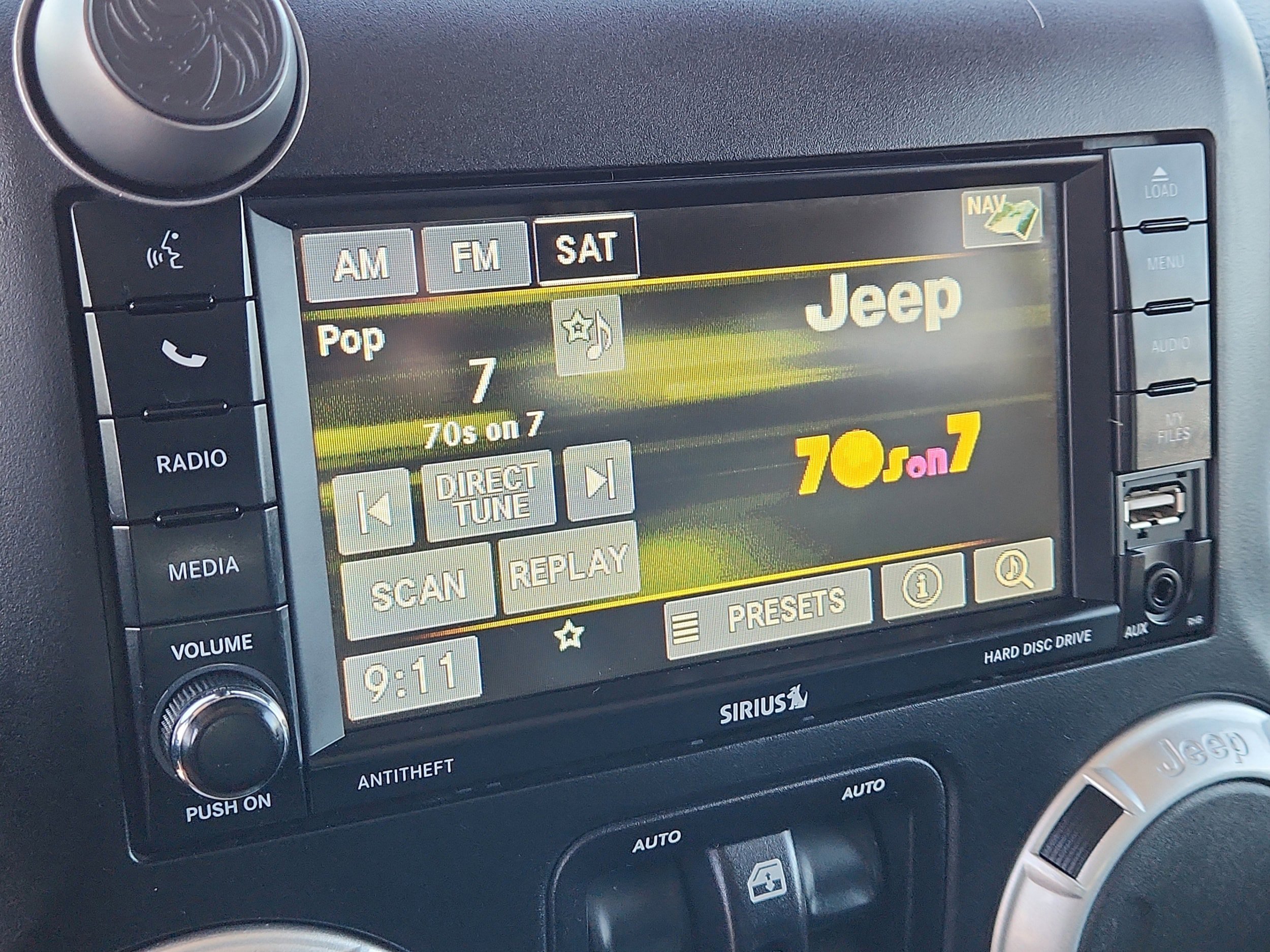 Used 2017 Jeep Wrangler Unlimited Rubicon AWD/4WD image 19