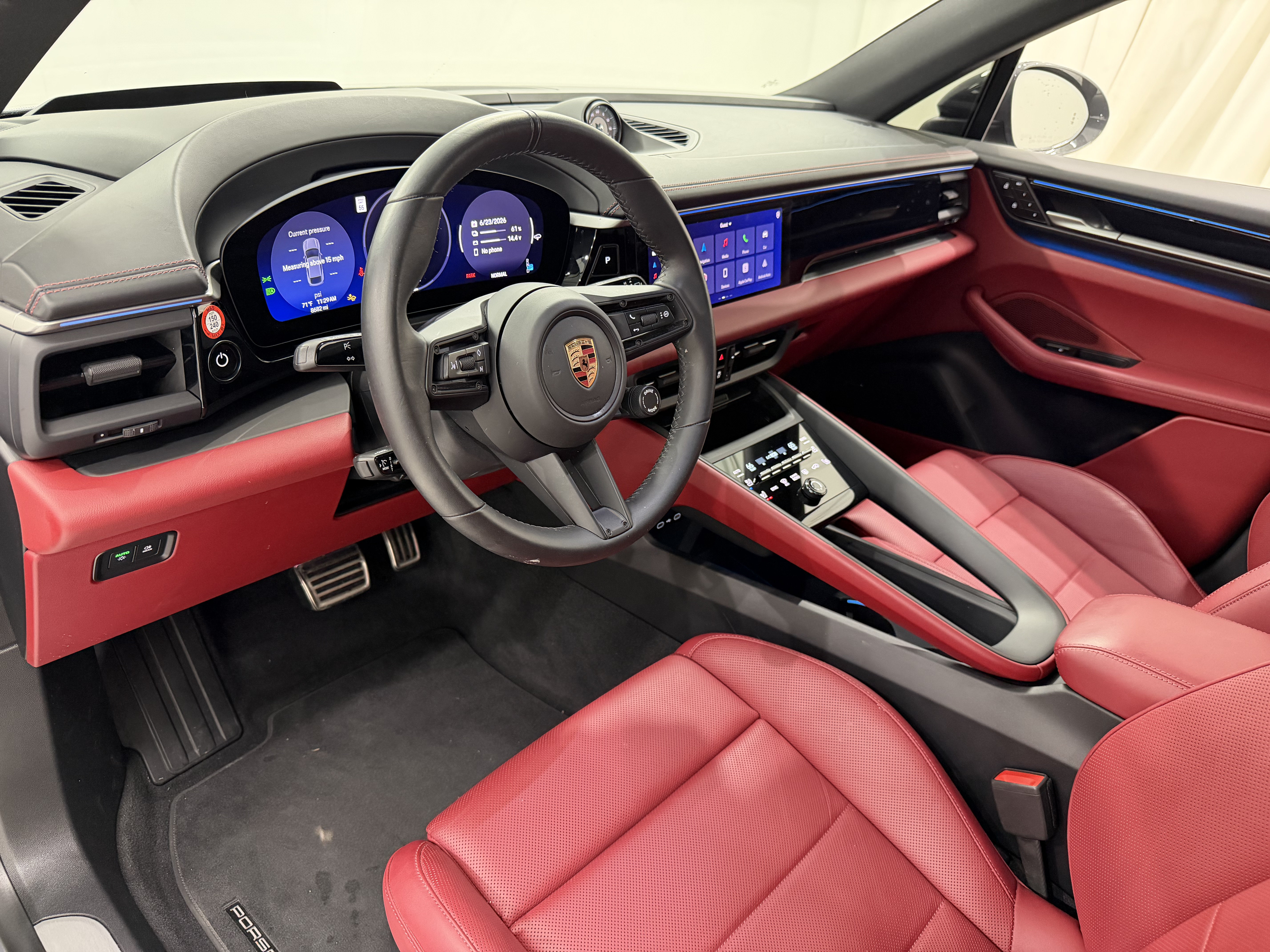 Used 2025 Porsche Macan 4S Electric AWD/4WD image 26