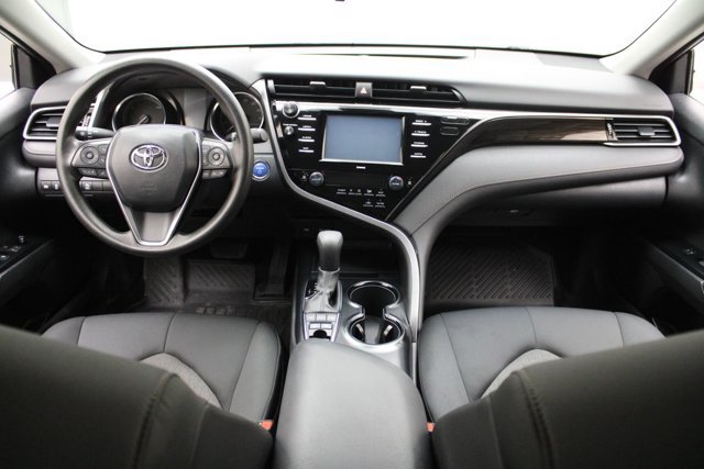 Used 2020 Toyota Camry LE FWD image 5
