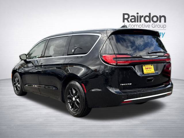Used 2025 Chrysler Pacifica Select FWD image 5