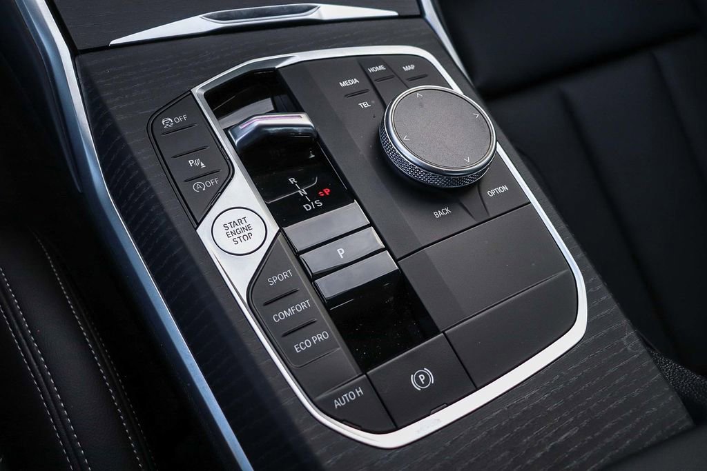 Used 2025 BMW 330i Sedan w/ Premium Package image 20