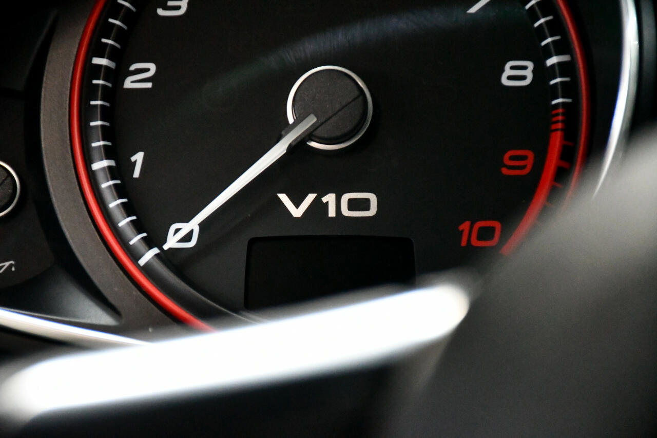 Used 2011 Audi R8 V10 image 38