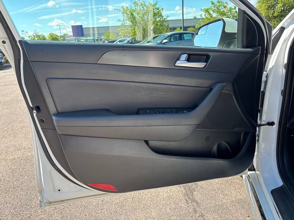 Used 2017 Hyundai Sonata Sport w/ Value Edition Package 02 FWD image 18