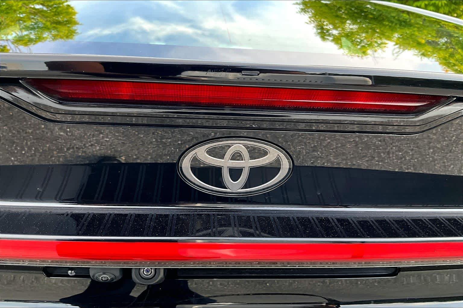 Used 2023 Toyota Prius Limited w/ Limited Premium Package AWD/4WD image 31