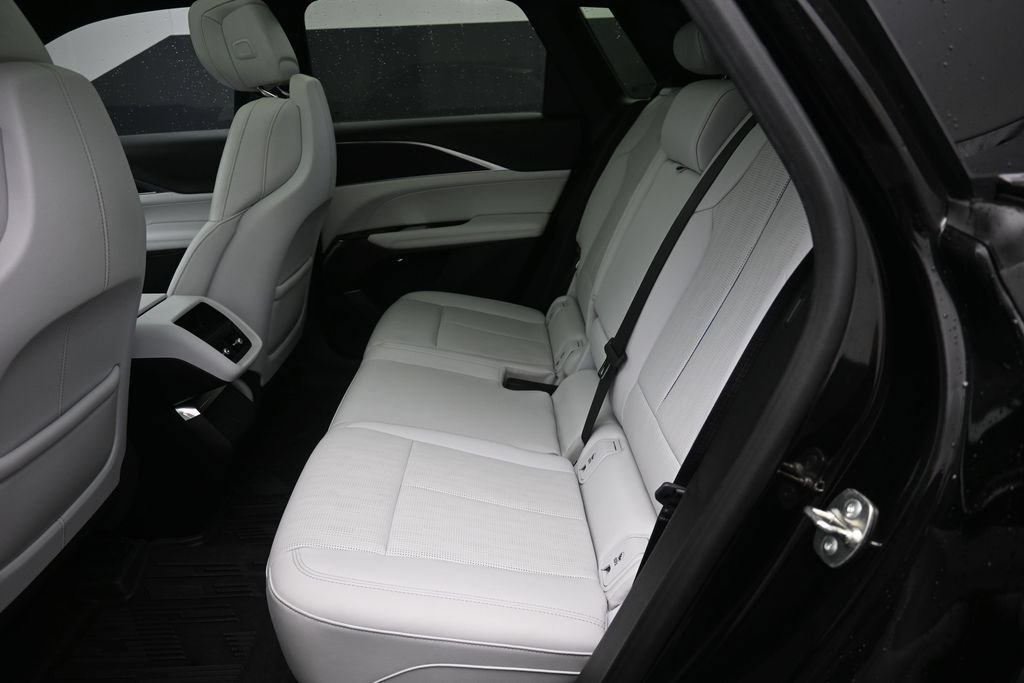 Used 2024 Cadillac Lyriq Luxury w/ LPO, Floor Liner Package RWD image 7