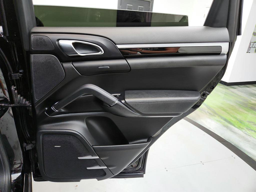 Used 2017 Porsche Cayenne Platinum Edition image 32