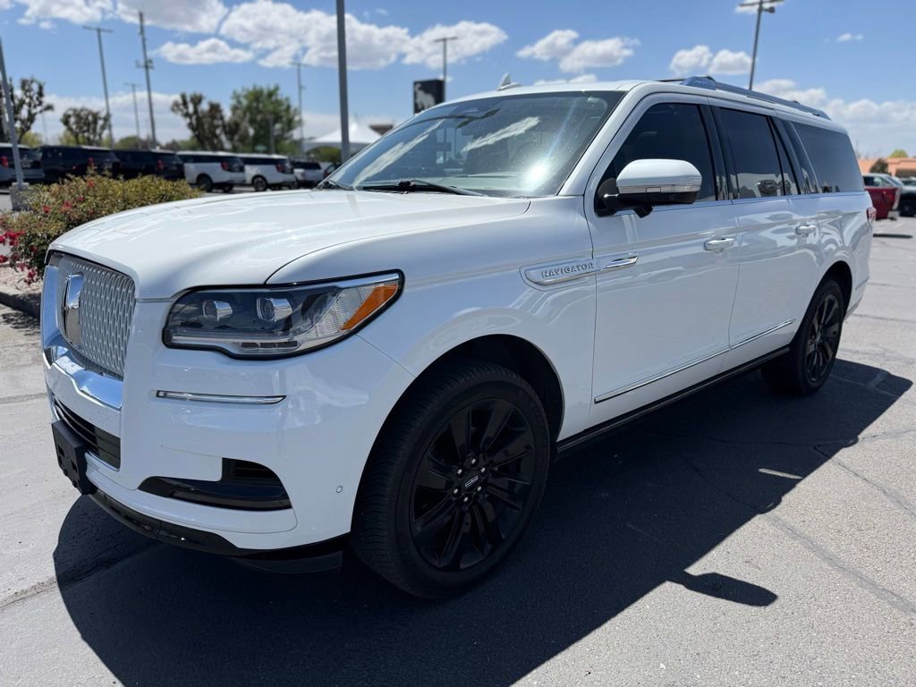 Used 2022 Lincoln Navigator L Reserve AWD/4WD image 3