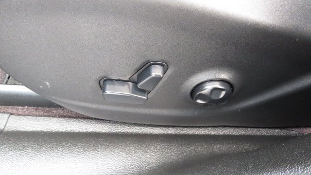 Used 2019 Jeep Cherokee Latitude Plus w/ Comfort/Convenience Group image 17