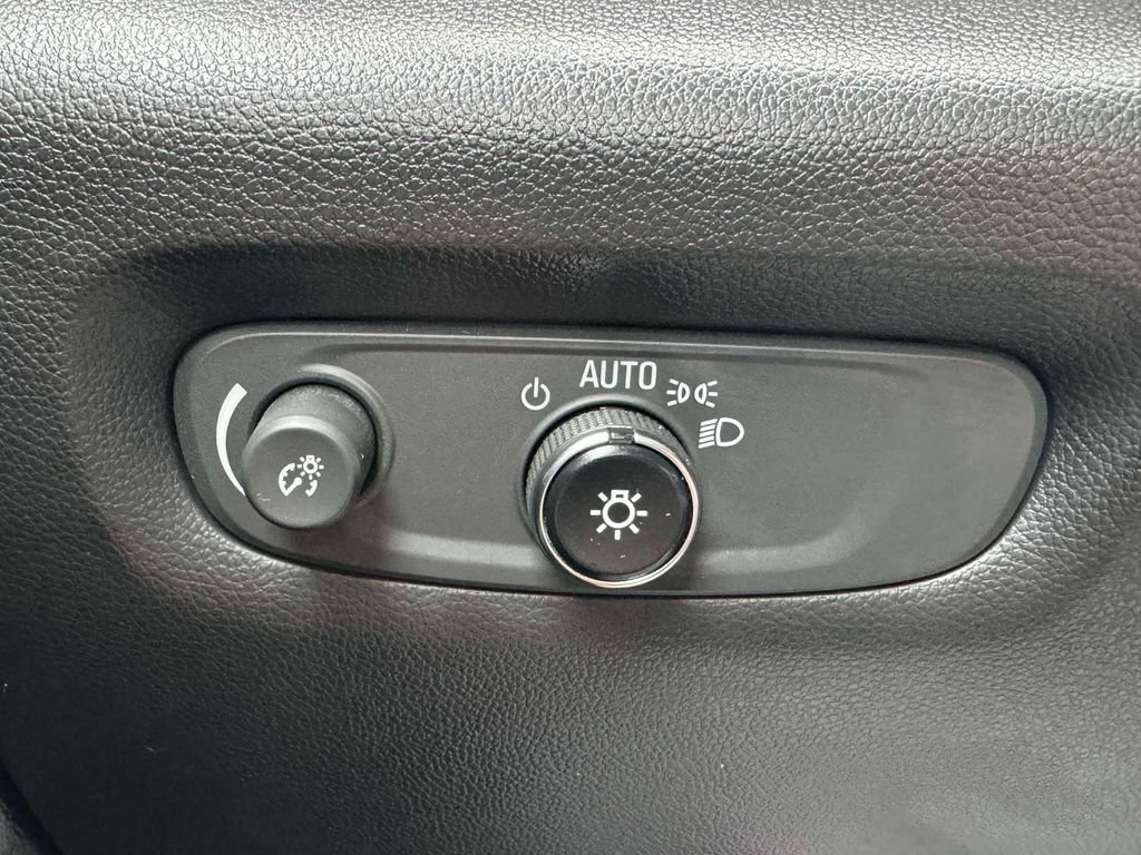 Used 2023 Chevrolet Traverse High Country AWD/4WD image 23