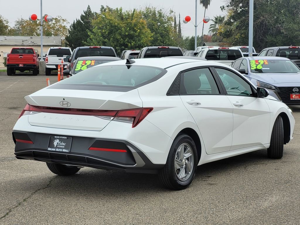 New 2026 Hyundai Elantra SE image 4