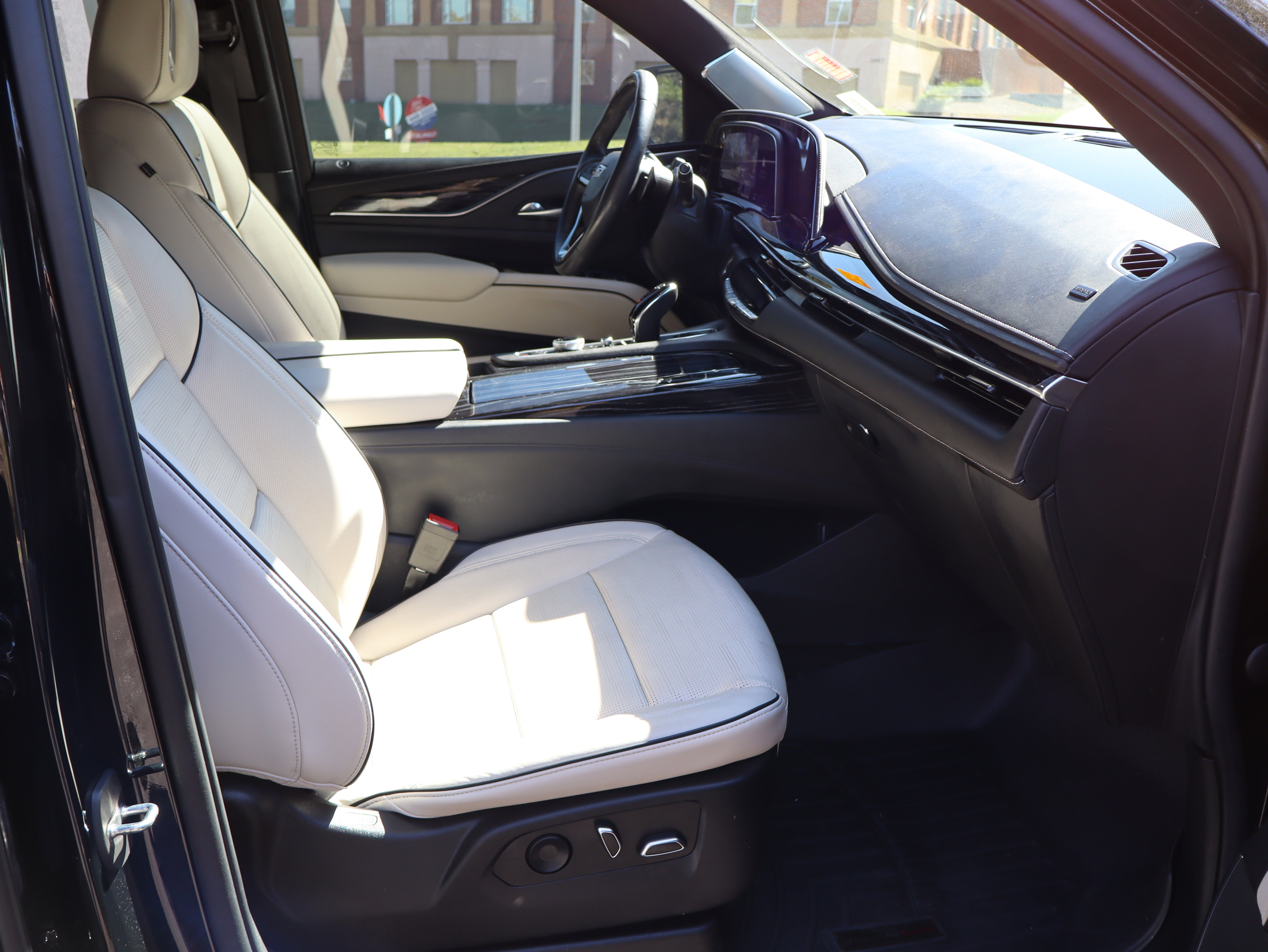 Used 2022 Cadillac Escalade Sport w/ Touring Package image 27