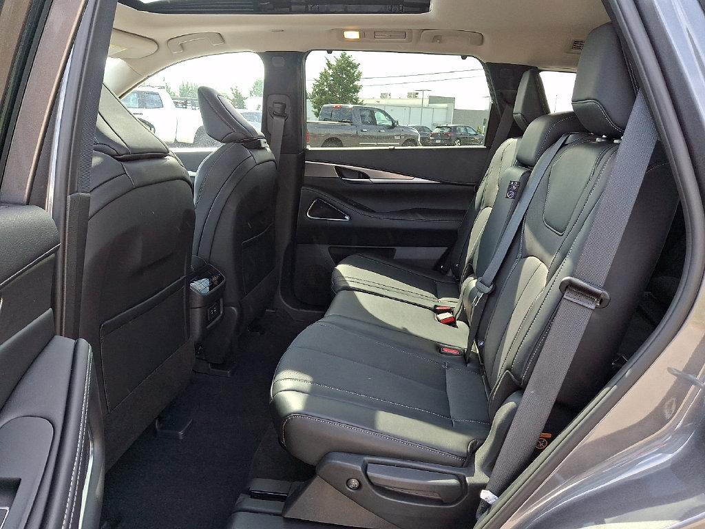 Certified 2026 INFINITI QX60 Luxe w/ Family Package AWD/4WD image 10