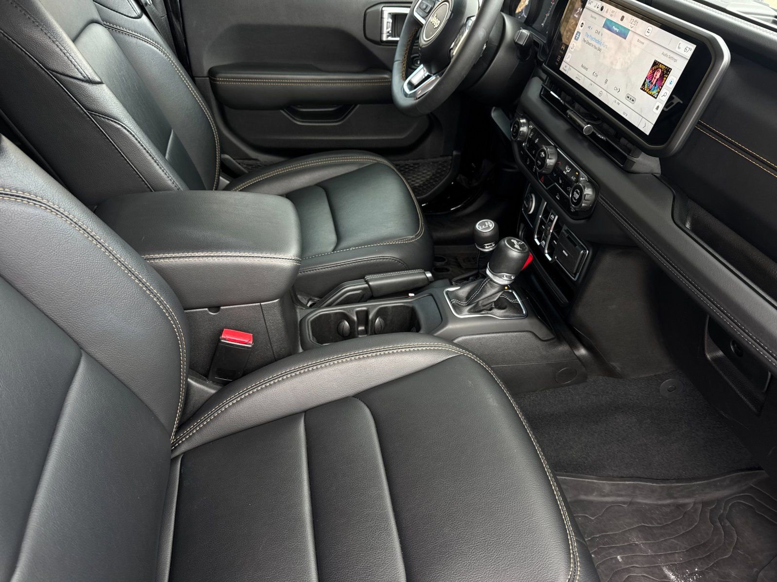 Used 2024 Jeep Wrangler Unlimited Sahara AWD/4WD image 19