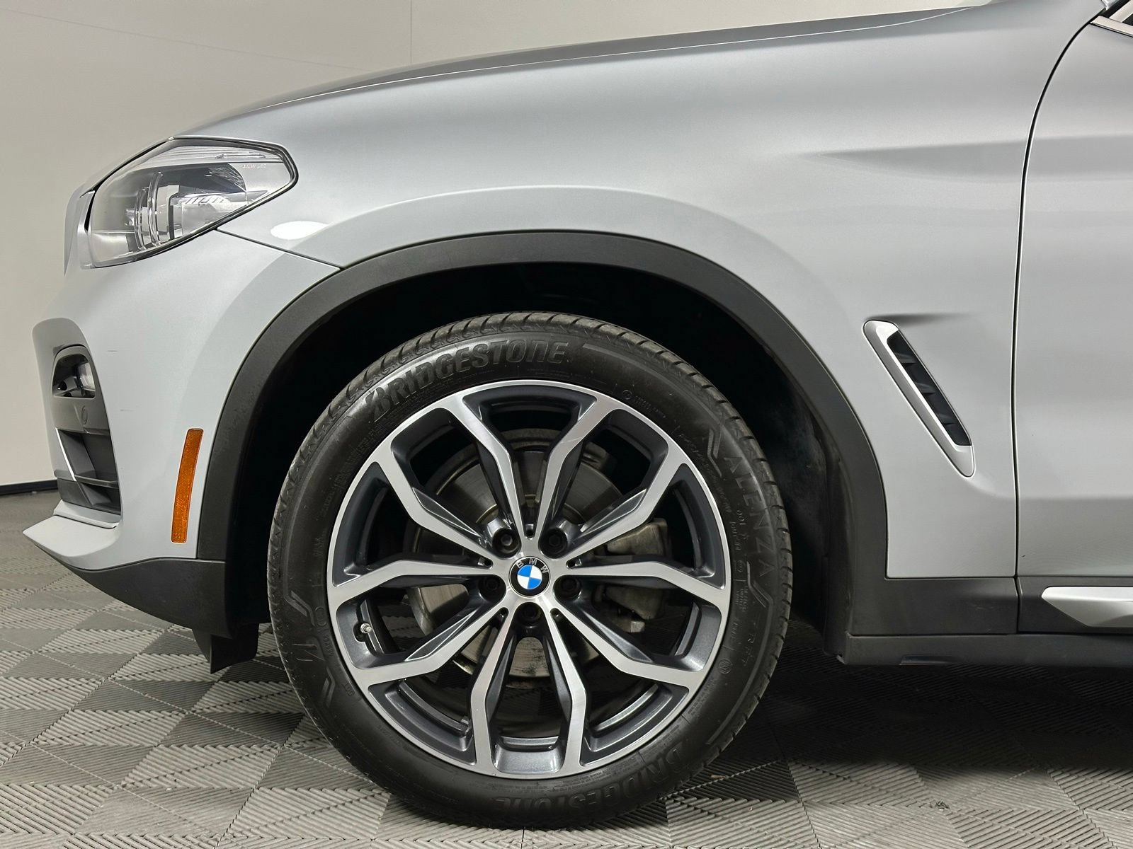 Used 2019 BMW X4 xDrive30i w/ Driving Assistance Package AWD/4WD image 3