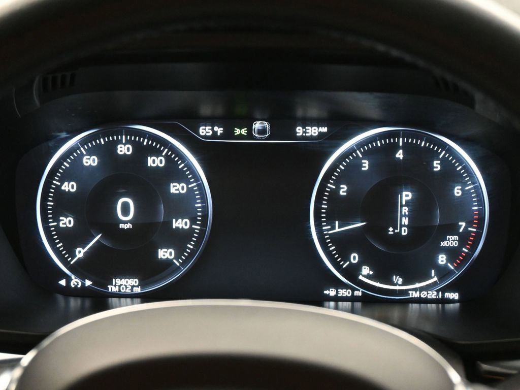 Used 2020 Volvo XC60 T5 Momentum image 8