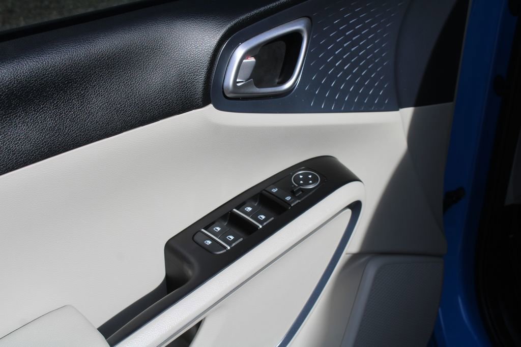Certified 2025 Kia Soul EX image 18
