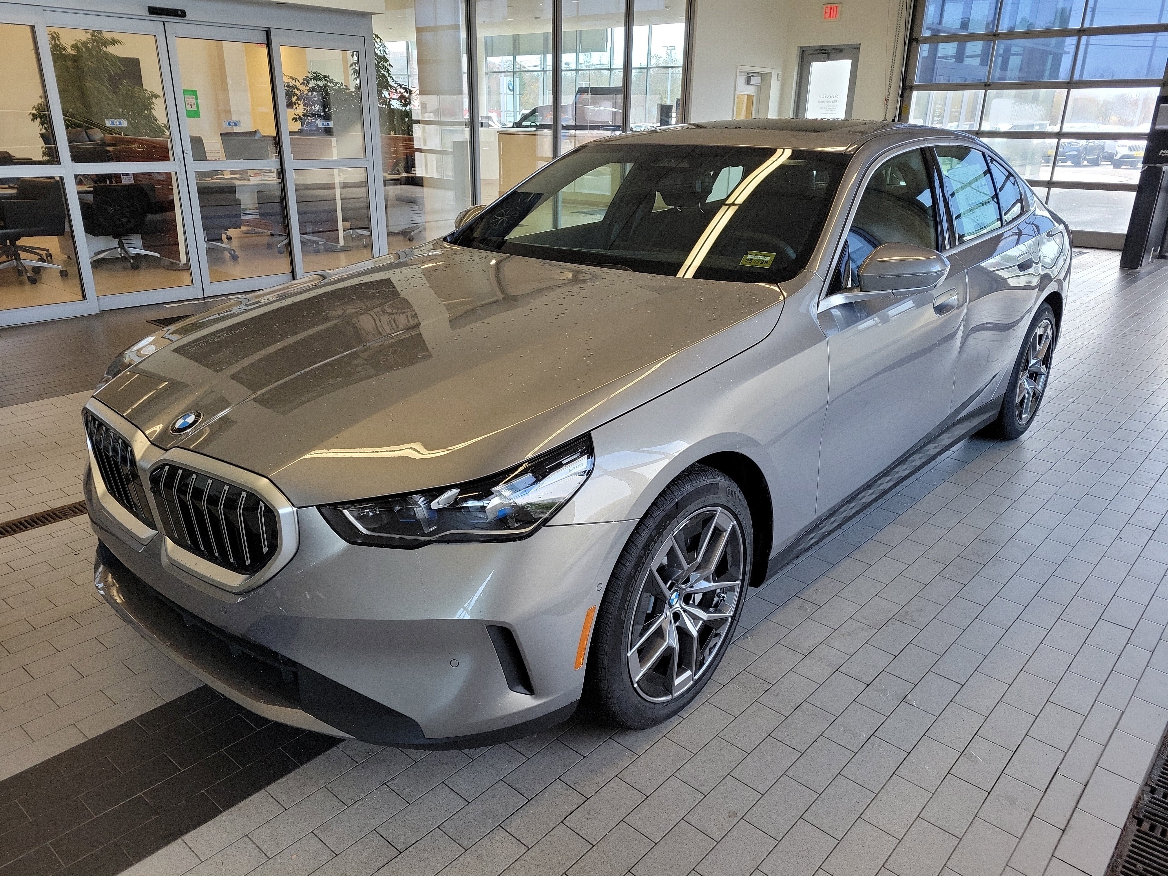 Used 2026 BMW 530i xDrive w/ Convenience Package image 1