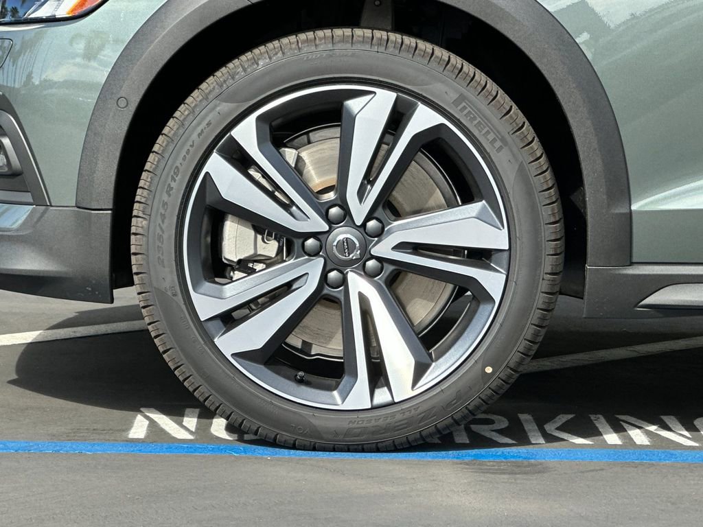 New 2026 Volvo V60 B5 Cross Country Plus w/ Climate Package image 25