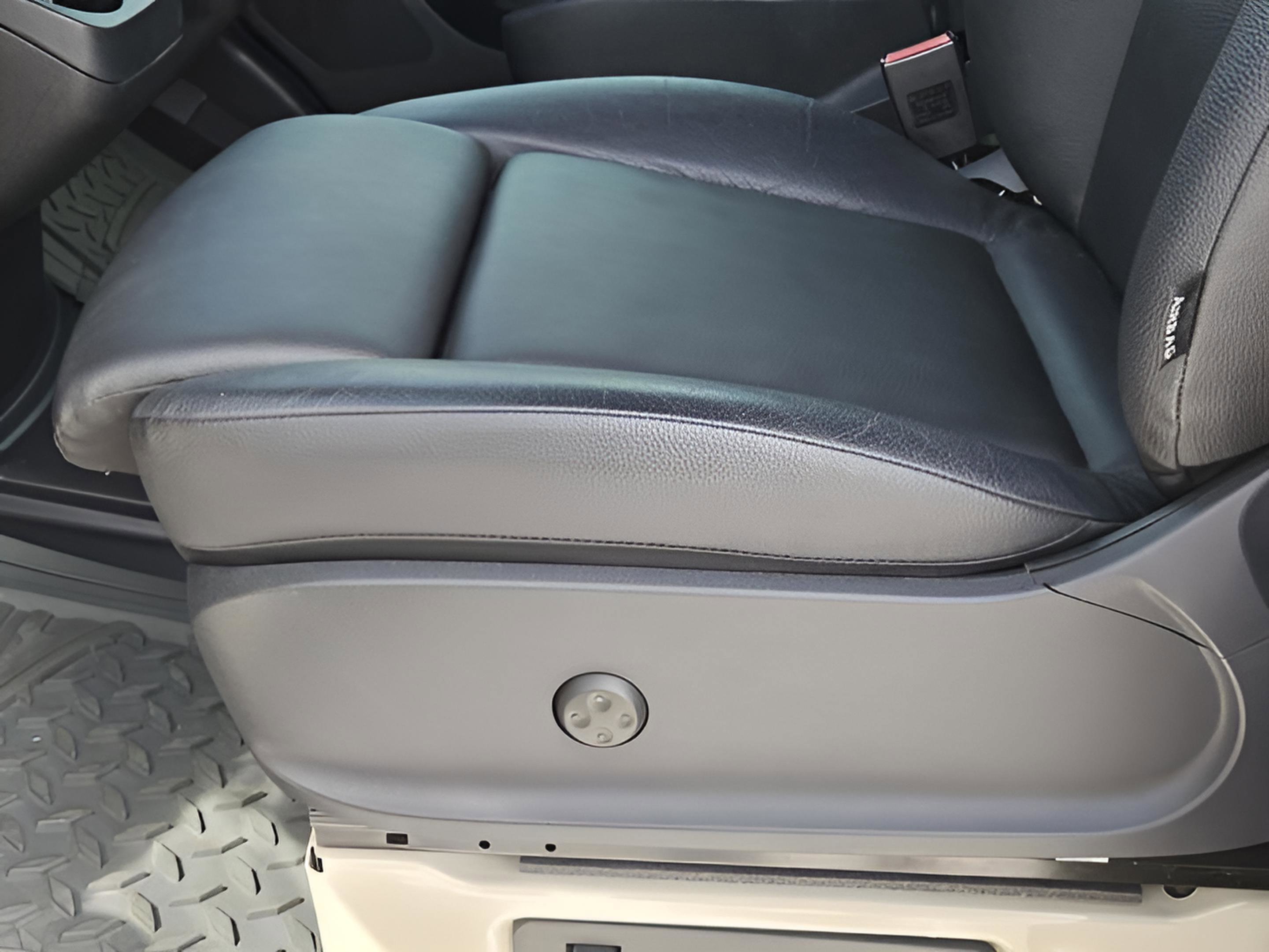 Used 2023 Mercedes-Benz Sprinter 144 Cargo image 18