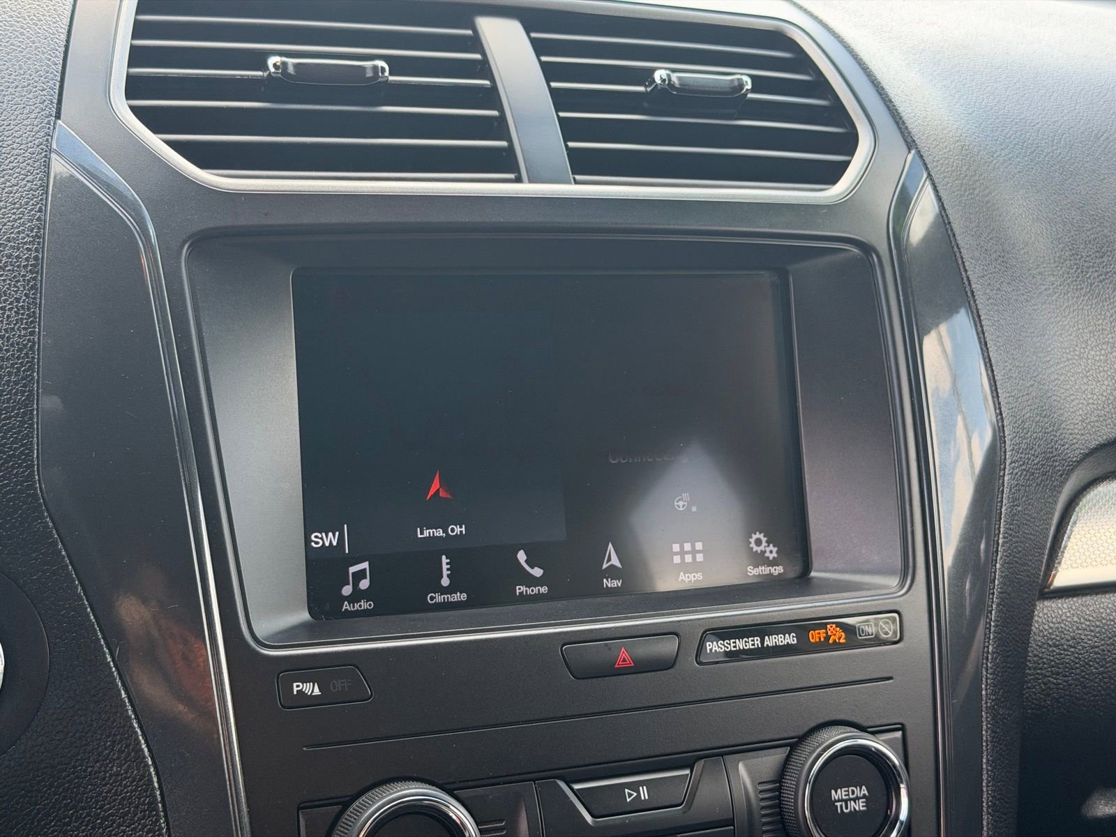 Used 2019 Ford Explorer XLT w/ Equipment Group 202A AWD/4WD image 21