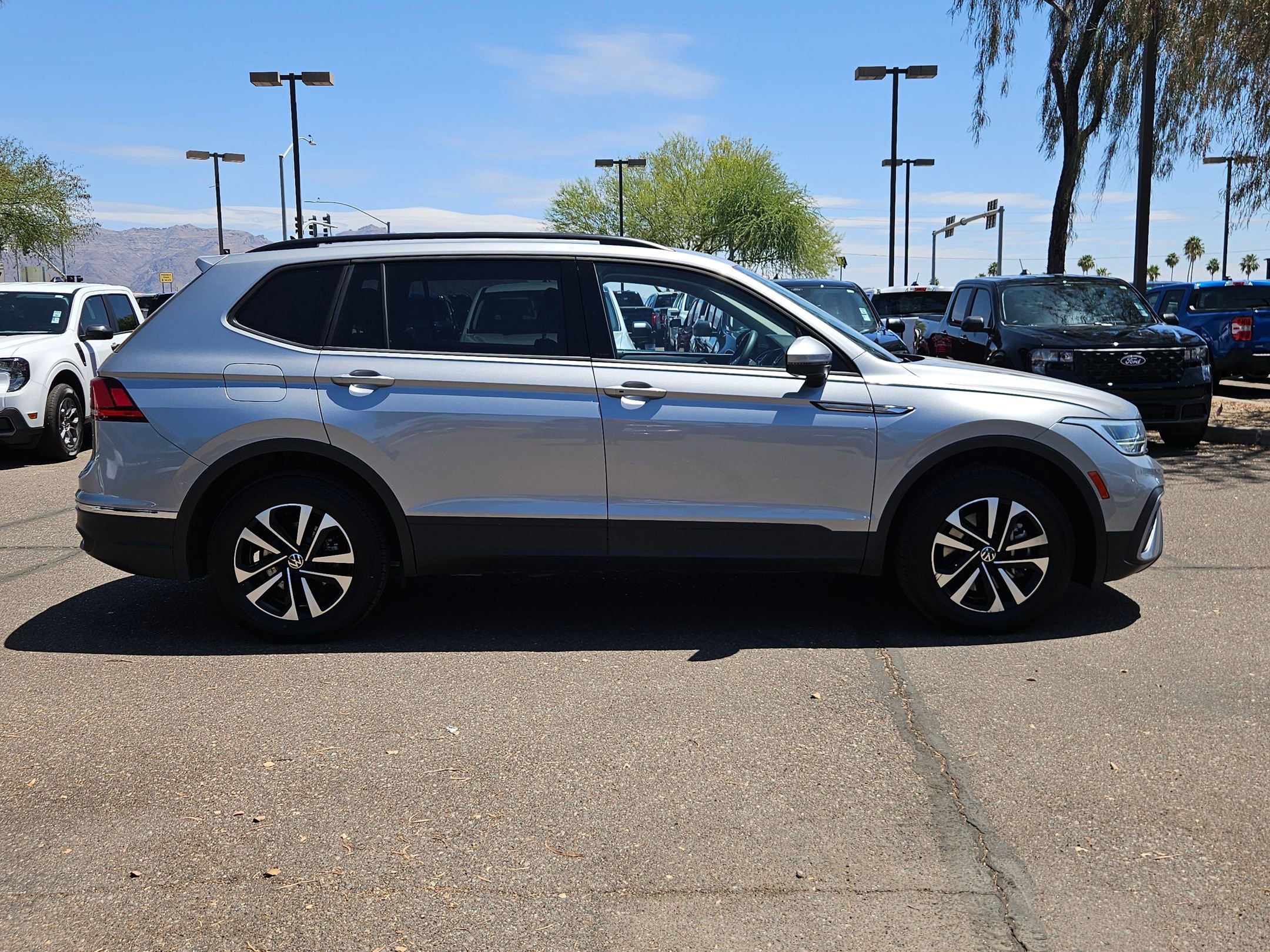Used 2022 Volkswagen Tiguan S FWD image 4