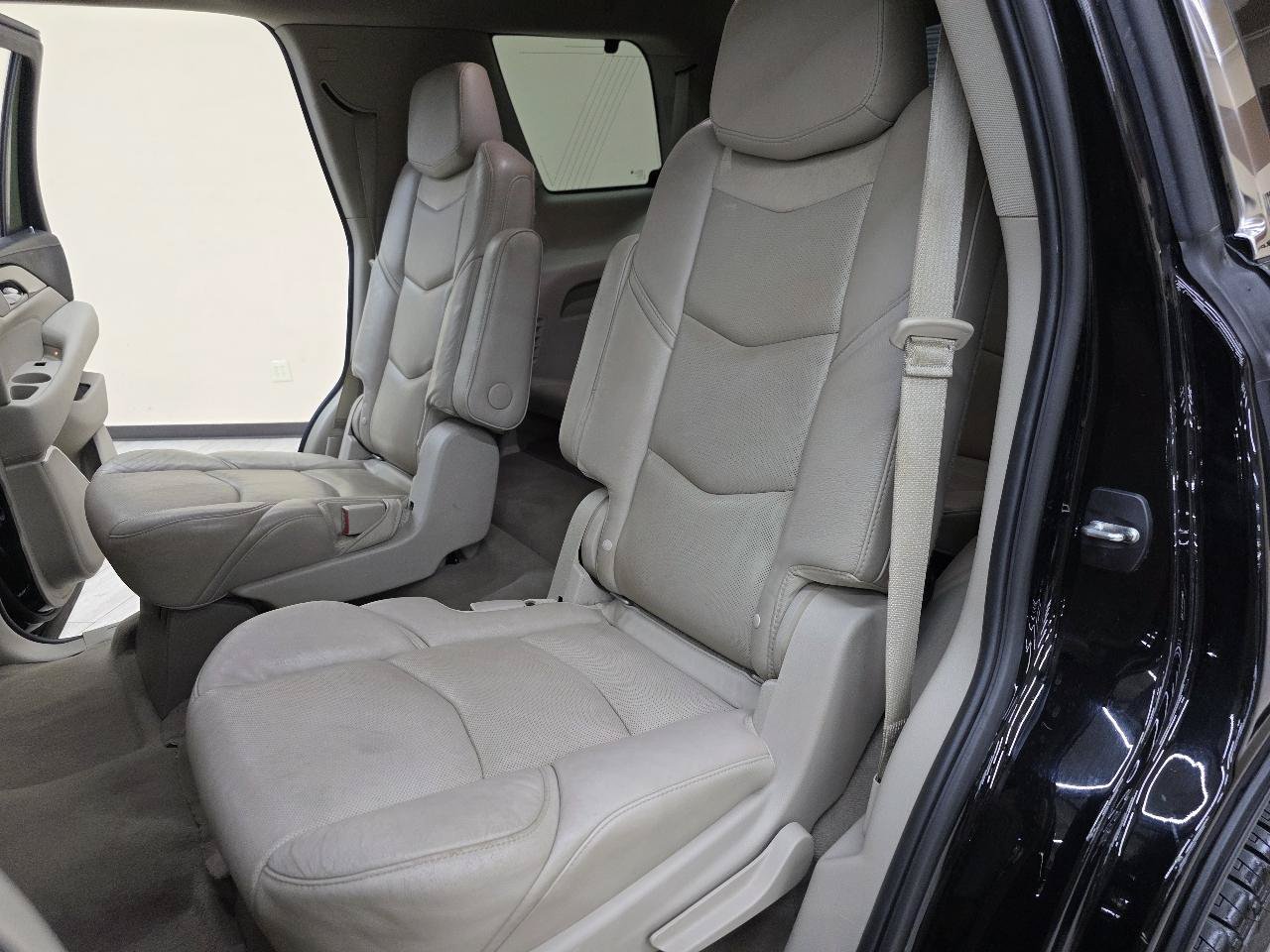 Used 2018 Cadillac Escalade Premium Luxury AWD/4WD image 26