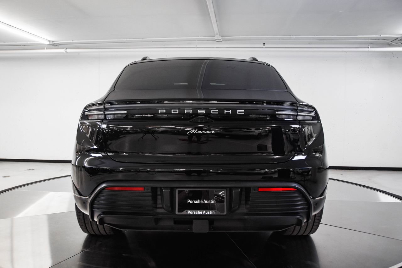 Certified 2025 Porsche Macan Electric image 6