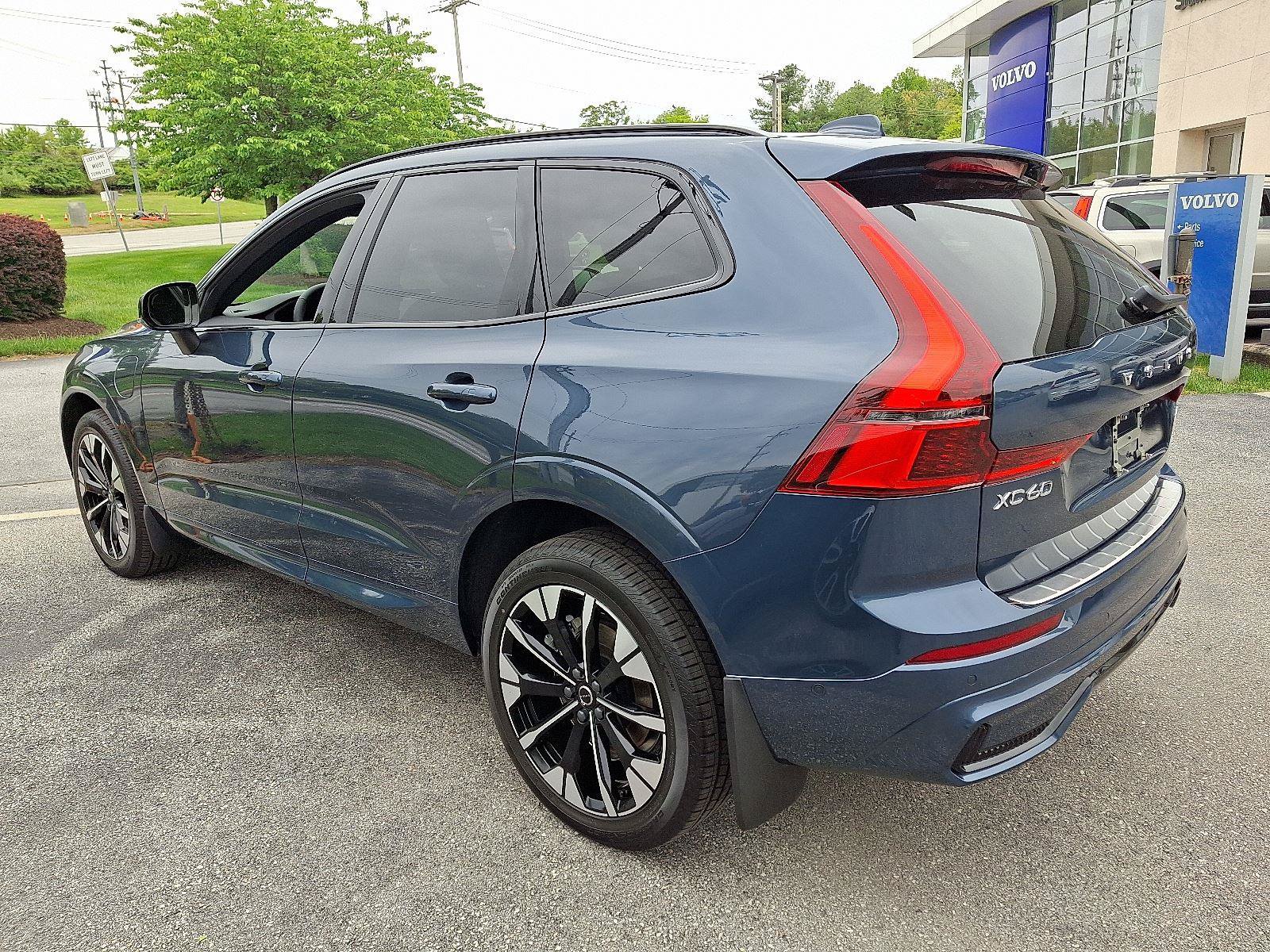 Certified 2026 Volvo XC60 T8 Plus w/ Climate Package AWD/4WD image 4