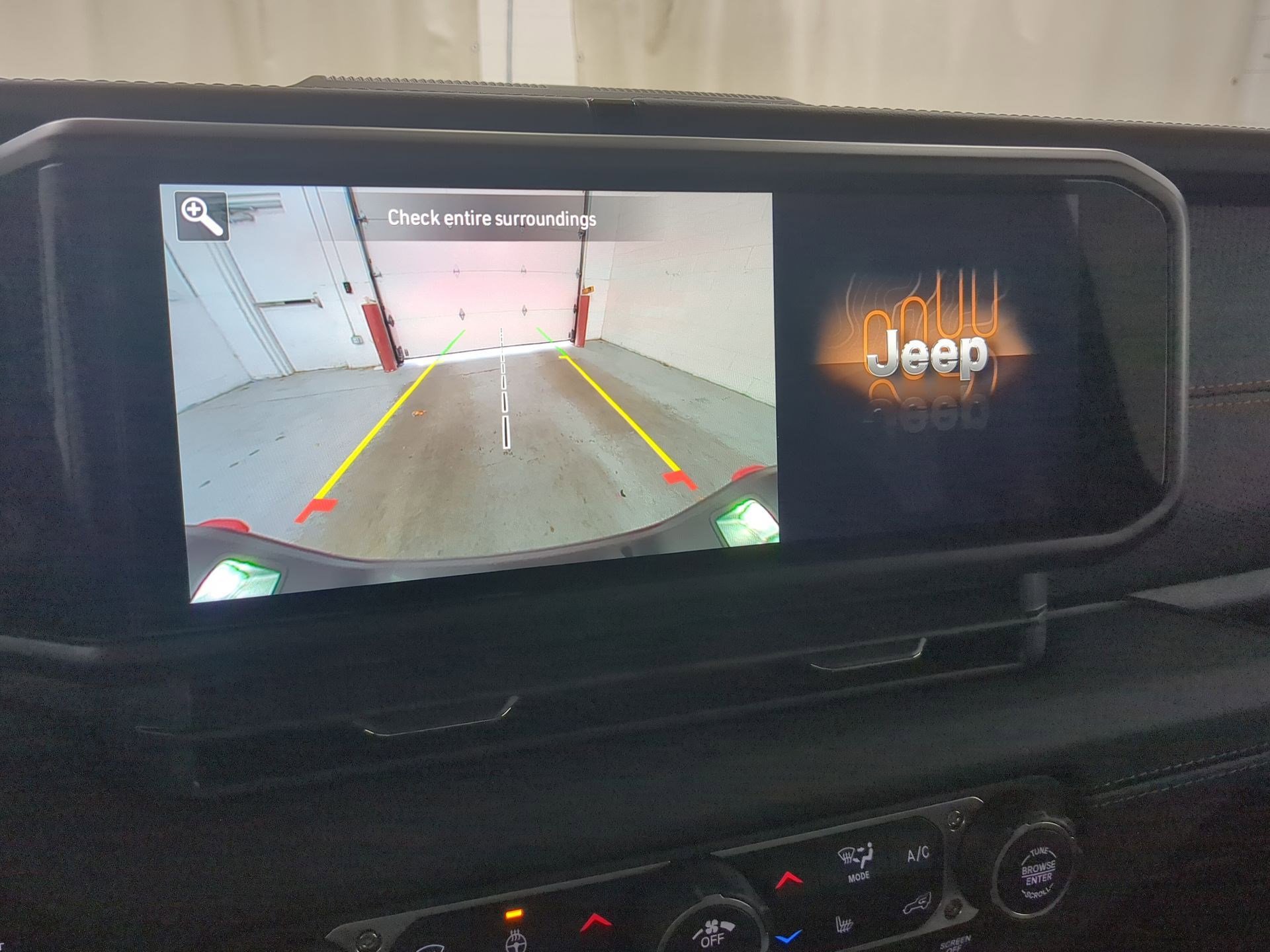 Certified 2025 Jeep Gladiator Mojave w/ Convenience Group image 14