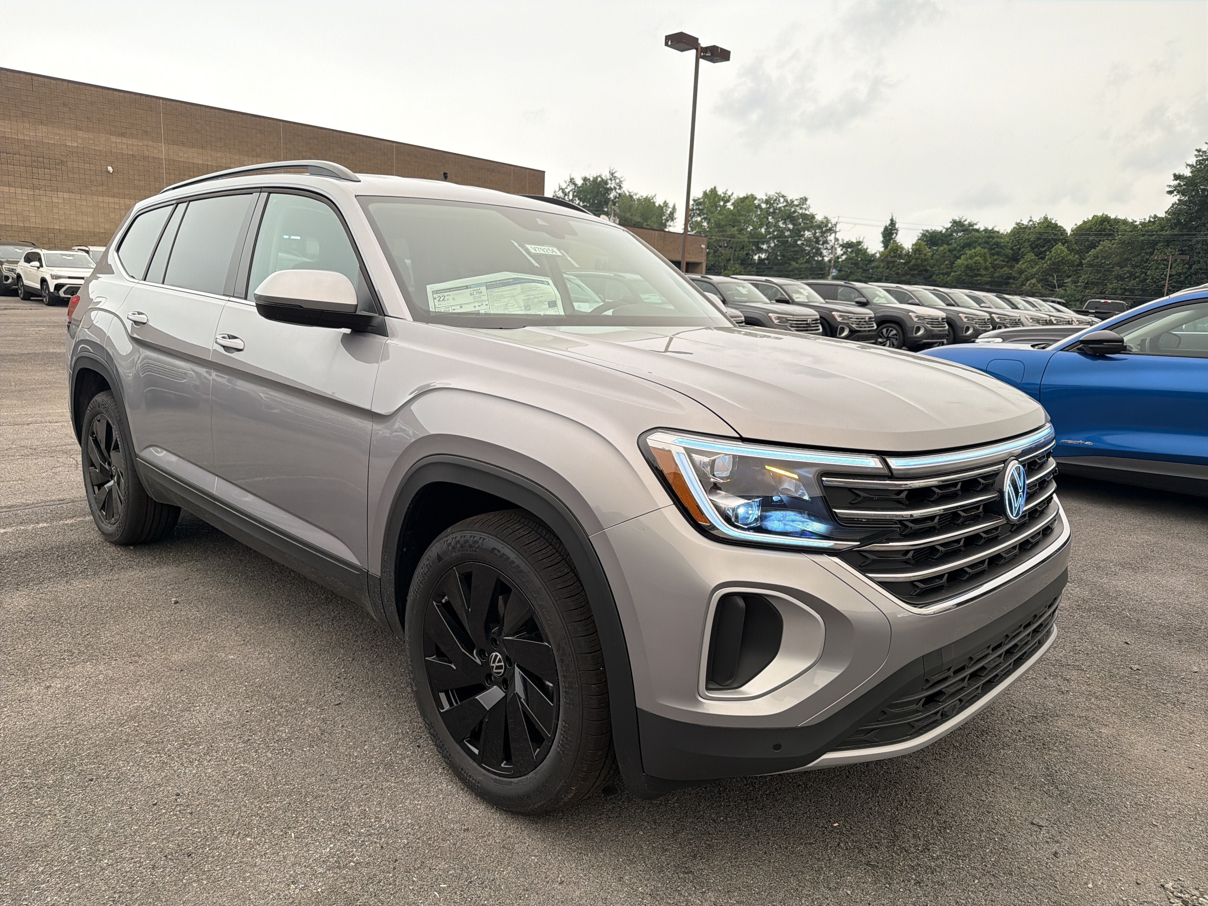 New 2026 Volkswagen Atlas SE AWD/4WD image 2